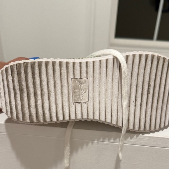 Zodiac Cream and Green Platform Sneakers - Picture 5 of 9